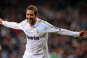 ESPN独家，曼联夏窗战略曝光，边翼卫补强成首要任务，中场七目标清单浮现