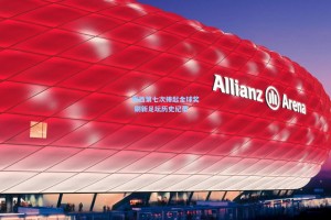 梅西第七次捧起金球奖 刷新足坛历史纪录