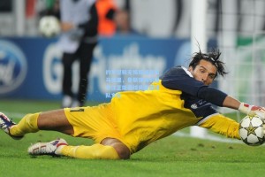 约罗坚称无悔拒绝皇家马德里，曼联强调引援专注正能量球员重塑球队文化