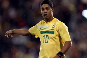 梅西第八次捧起金球奖 刷新历史纪录再创传奇